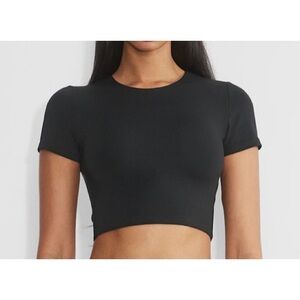 ARITZIA BABATON Contour Crew Cropped T-Shirt in Black